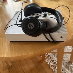 Xbox One, Wireless Controller And LucidSound Headset 