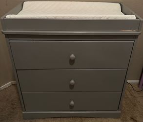 Delta dresser/changing table