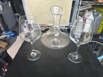 Wine Glasses and Decanter Set