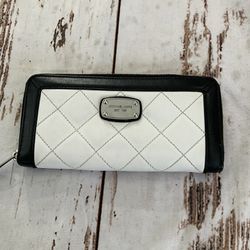 MICHAEL KORS WHITE AND BLACK QUILTED WALLET
