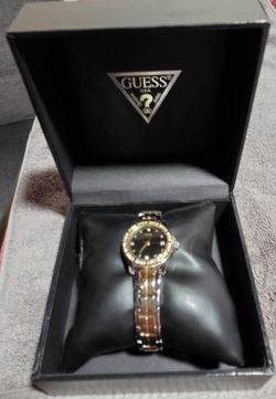 Women's Elegant GUESS wristwatch