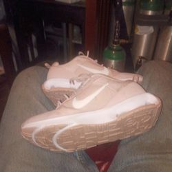 Women's Size 8' Brand new 50 dollars Nikes