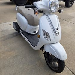 2022 sym 200 scooter
