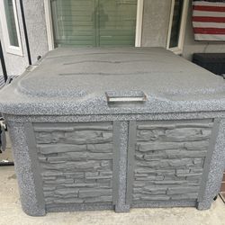 Jacuzzi 240 gallons