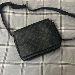 Louis Vuitton Messenger Bag