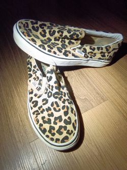 Classic slip-on Vans leopard print size 6..... 20 bucks pick up today!