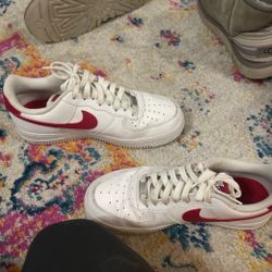 Size 8 Women’s Nike Shoes 