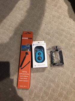 Bluetooth Shutter Extendable Handheld Selfie Stick Monopod iPhone 5S 6 Samsung- purple handle with blue remote