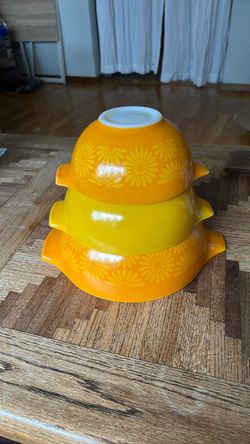 Pyrex Cinderella Nesting bowls, daisy sunflower pattern