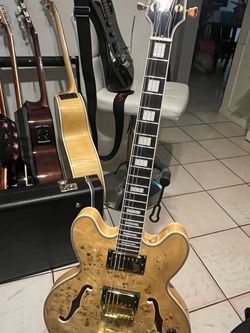 guitarra nueva de jazz exelente instrumento