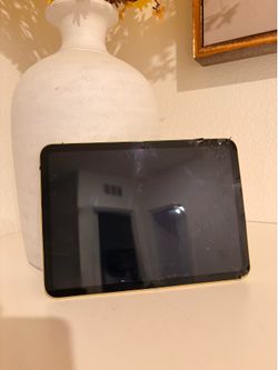 Broken iPad — Read Description