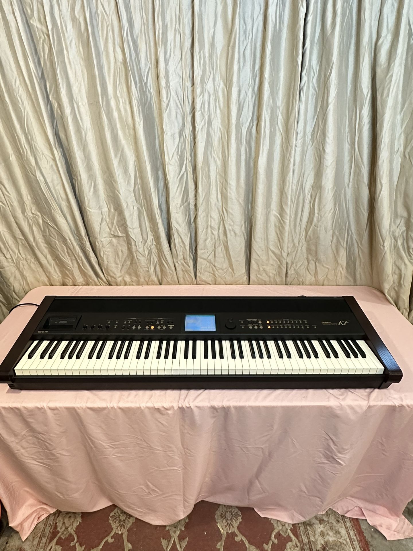 Roland KF-90 88 note hammer action digital piano, built in vocal processor FP-90 on steroids. Rare.