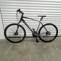 2017 Giant Roam 3 – 19” Frame – Shimano 3x9 – Hydraulic Disc Brakes – Excellent Condition