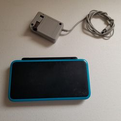 Nintendo "New" 2DS XL Console Black & Turquoise w/ Charger/Stylus (USA)