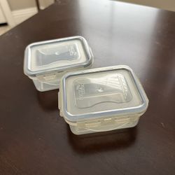 2 Plastic Storage Containers With Snap Lock Lids 