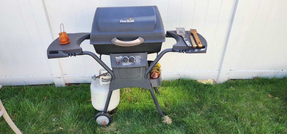 Char-broil grille And Patio Set With Umbrella