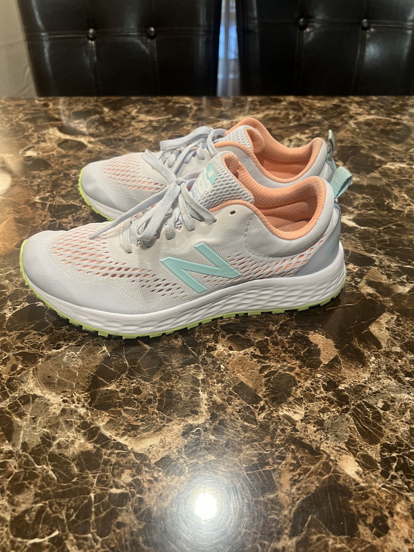 Women’s Size 10 New Balance Shoes In Excellent Condition