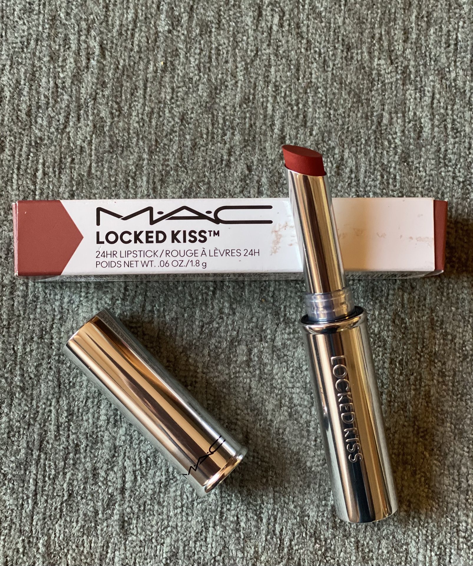 MAC Locked Kiss 24 Hr Lipstick - 99 Extra Chili