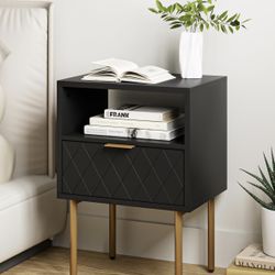 » BRAND NEW End Table or Night Stand « 