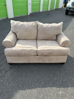 Loveseat For Sale (FREE DELIVERY)