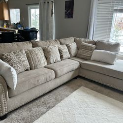 Couch L With Pillows 