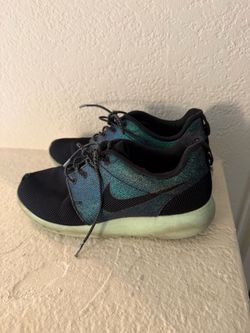 Nike Roshe Women’s Low Top Lace-Up Athletic size 6 Sneakers  807708-303