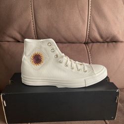 Converse Beige/light Gold Size 7.5 Men, 9.5 Women.