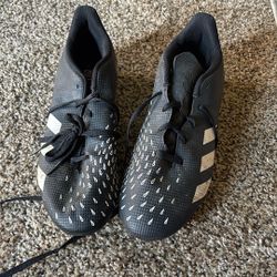 predator soccer cleats adidas