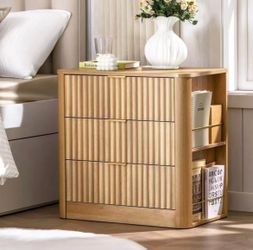 Fluted Nightstand with Charging Station, Modern Nightstand with 3 Drawers, Natural Oak, Set of 1.