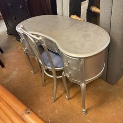Kidney Shape Desk And Chair