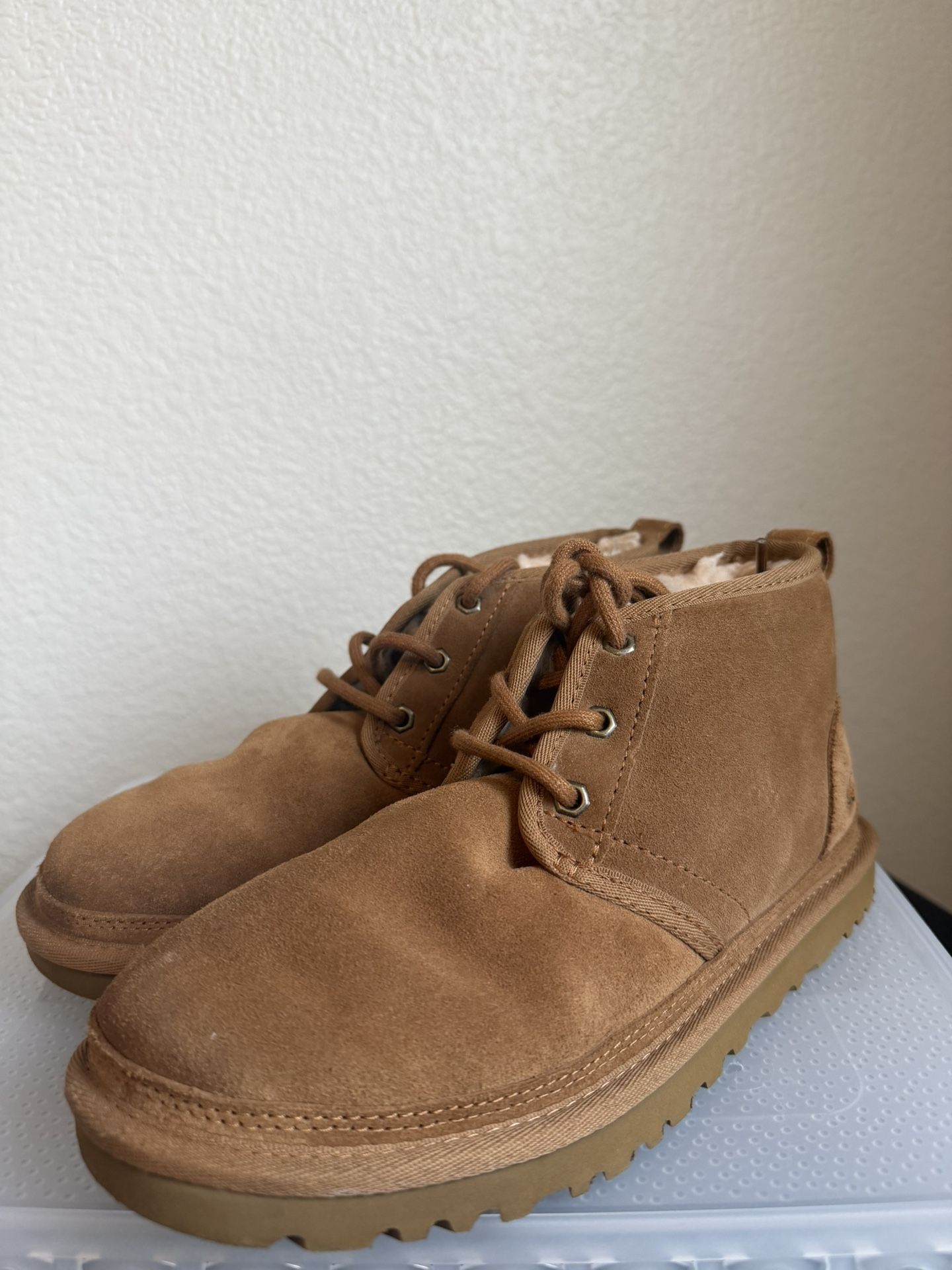 Ugg Neumel Boots (size 6)