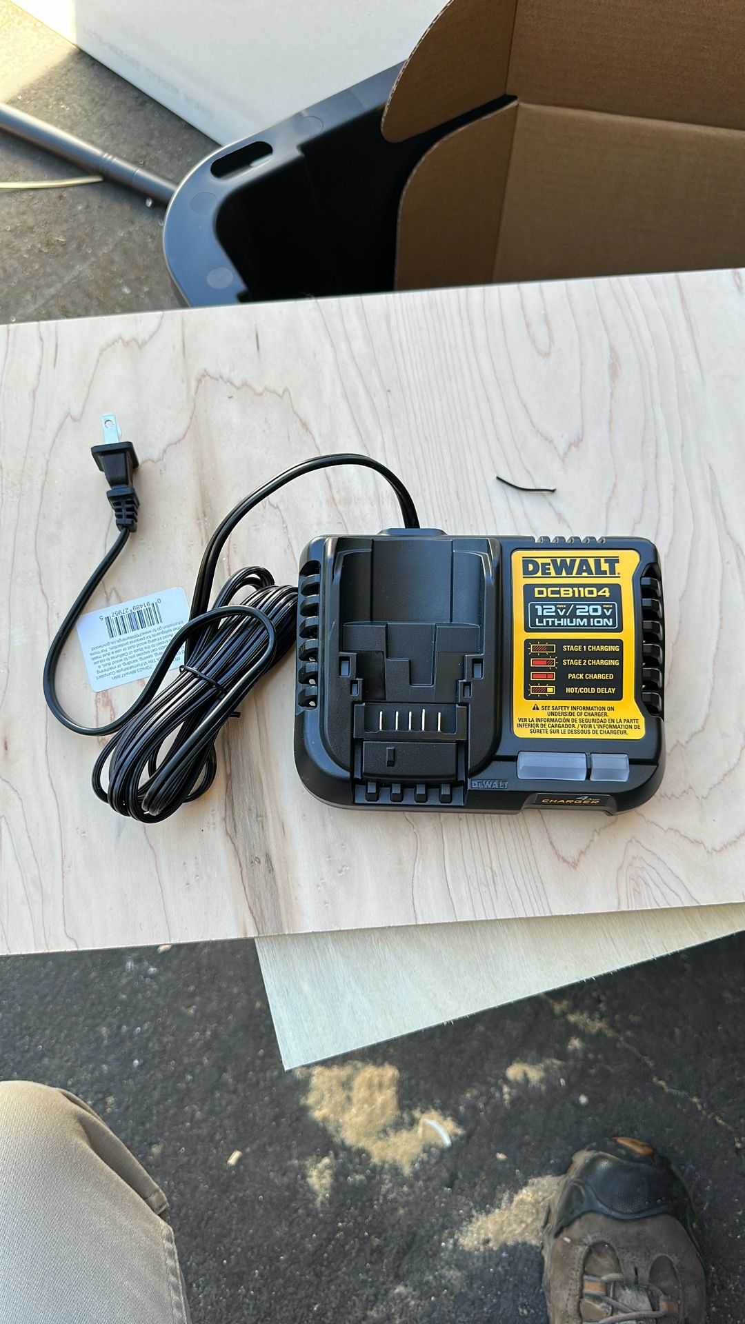 Dewalt Battery Charger DCB1104