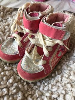 Tenis klass size 9