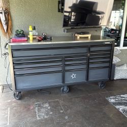 HUSKY 15 Drawer Workbench 