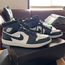 Air Jordan Mid size 12