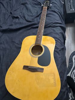 Rogue Acoustic Guitar