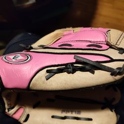Easton ZFlex Used Right Hand Throw 12" Fast Pitch Ladies Softball Glove