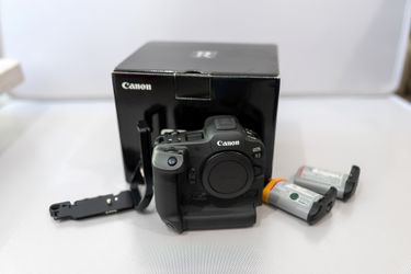 Canon EOS R3 Mirrorless Camera – Excellent Condition | Low Shutter | Extras Included