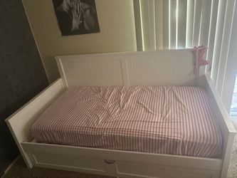 Twin Bed w pull out