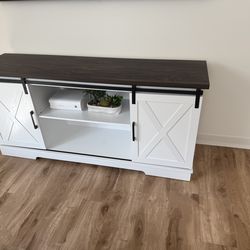 🔥 NEW: 59" Farmhouse Barn Door TV Stand – Never Used!