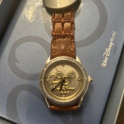 LIMITED EDITION DISNEY MICKEY MOUSE 2000 MILLENNIUM LEATHER WATCH NEW IN ORIGINAL BOX