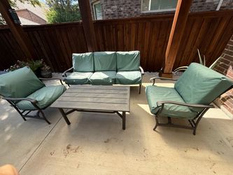 Backyard sofa set in good condition