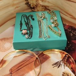 #1899, LOT VTG JEWELRY, NECKLACES, BRACELETS, 5 ITEMS
