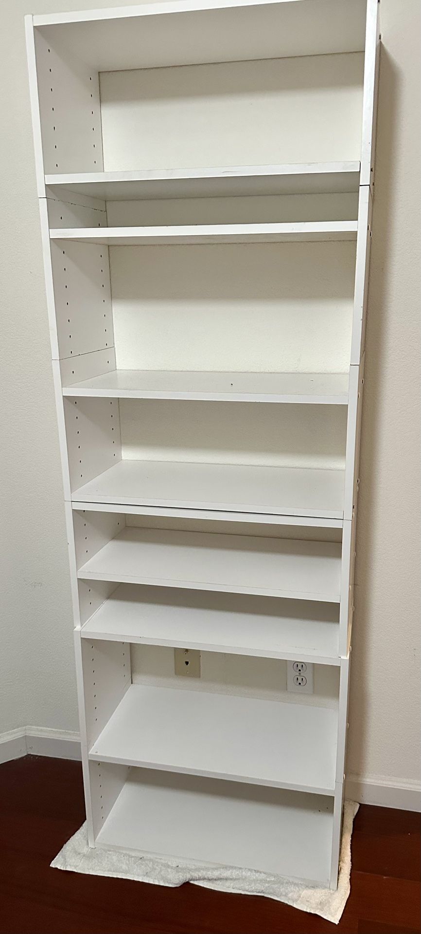 ~~~ Adjustable White Shelf Unit In Excellent Condition ~~