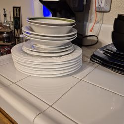 Free dishes ***Pending pick up***