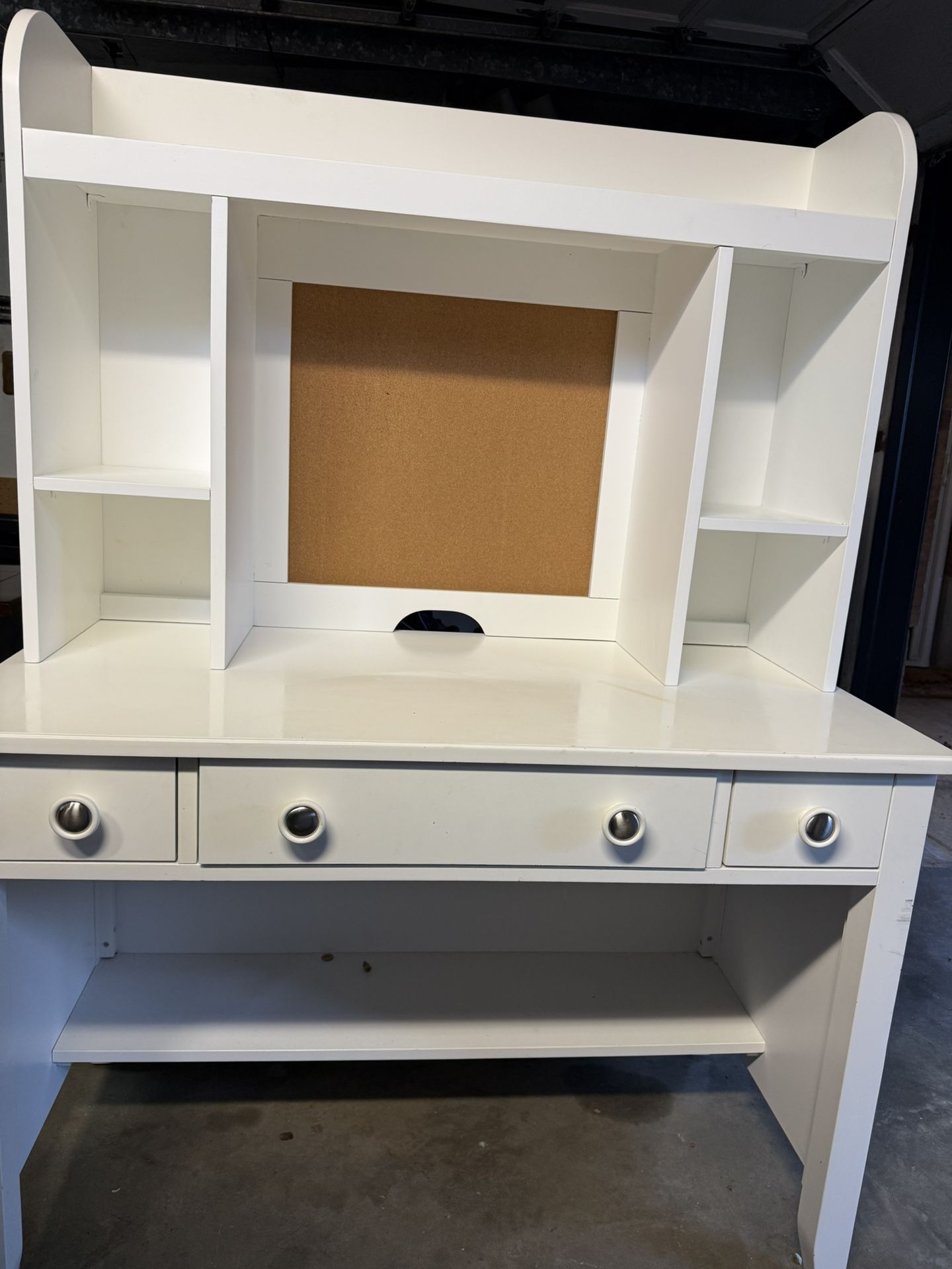 Desk with Detachable Shelving. Your daughter will love this!