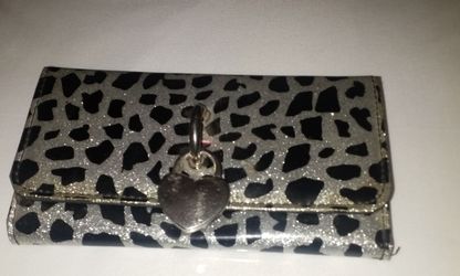 SILVER/BLACK WALLET WITH HEART