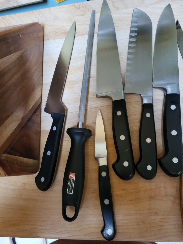 Wusthof Knife Set With Blade Sharpener for Sale in Bonney Lake, WA
