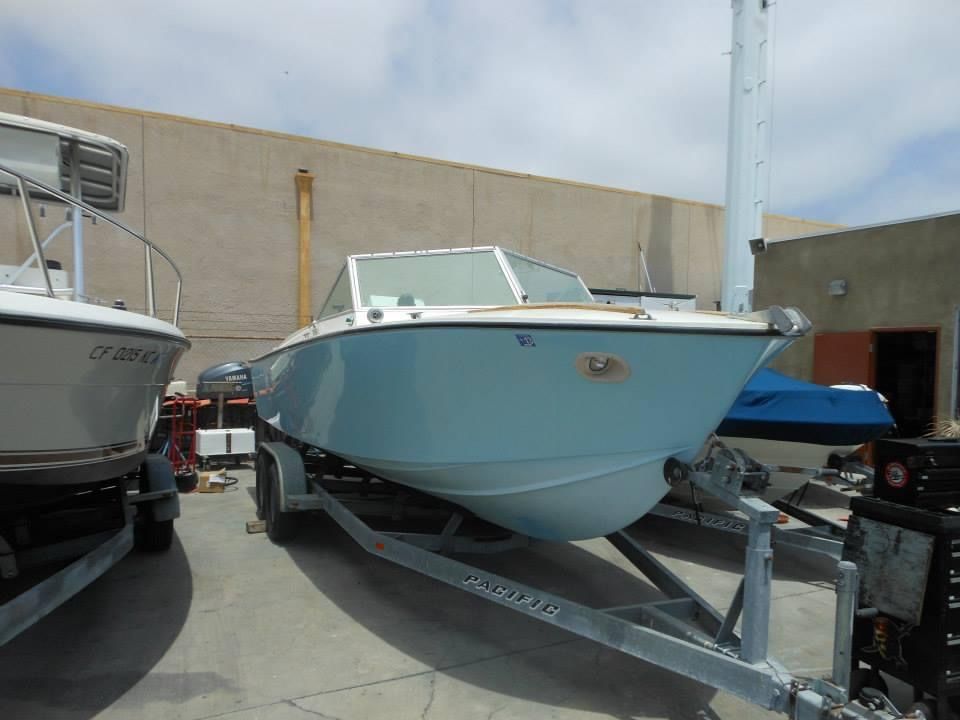 Formula 223 with bracket mounted Yamaha 250hp