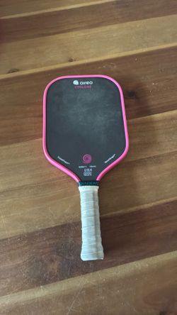 Aireo pickleball paddle